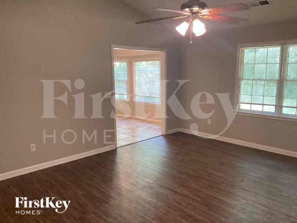 Building Photo - 135 Lazy Hollow Ln