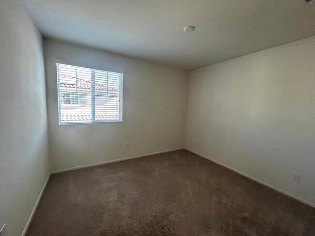 Building Photo - 295 Fuerte Dr