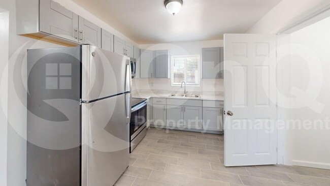 Building Photo - 207 W Ohio St