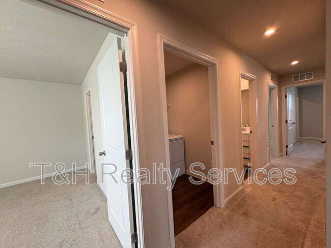 Building Photo - 7183 Finley Crk Dr