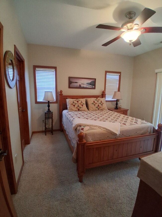 Building Photo - $1,800 - 2 Bed / 2 Bath Furnished Luxury Creekside Condo Overlooking 18th Fairway at SMCC
