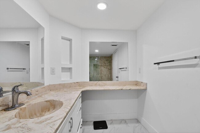 Building Photo - 9903 Boca Gardens Trail
