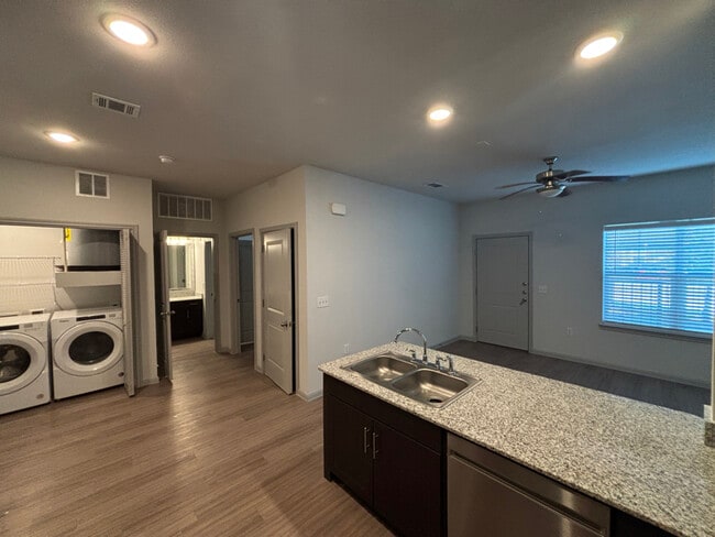 Building Photo - 950 FM2001