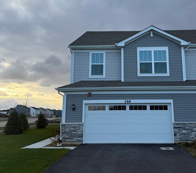 Primary Photo - 146 Henderson St