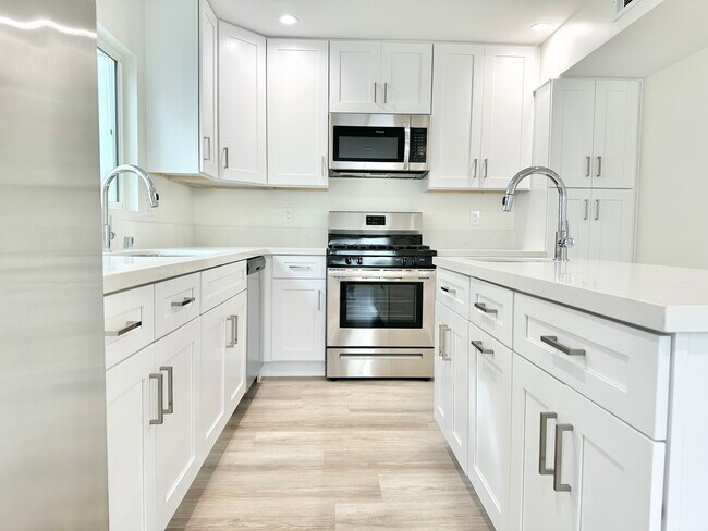 Building Photo - 1449 Livonia Ave