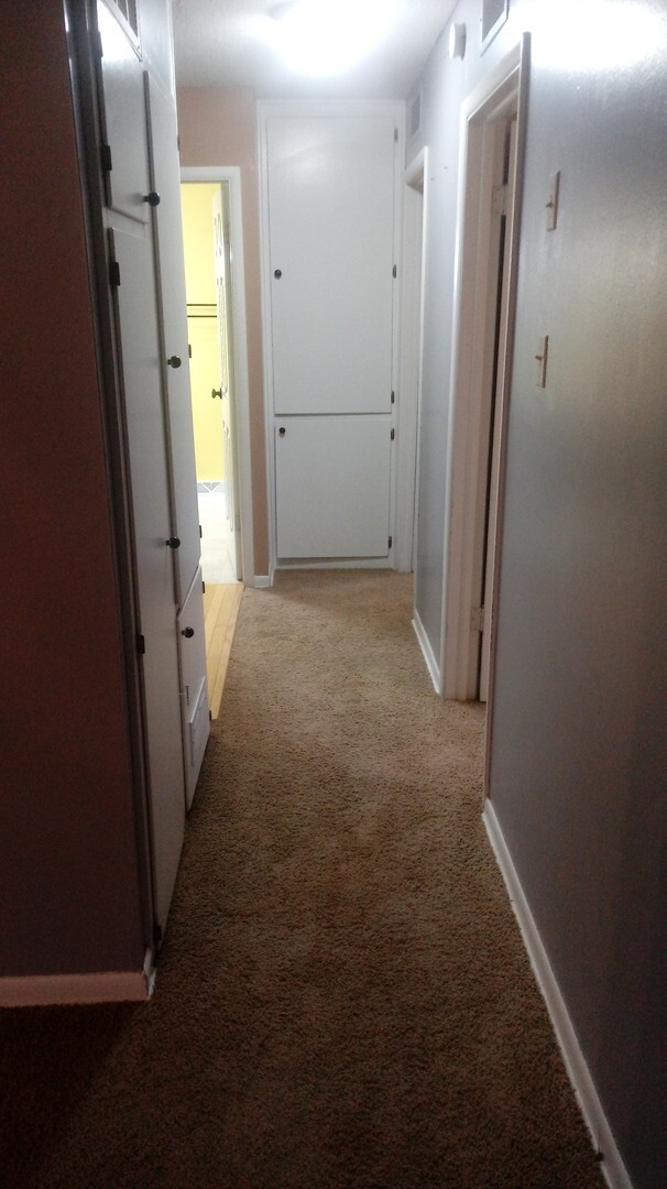 Building Photo - 3BR rancher with appliances and garage. Pr...