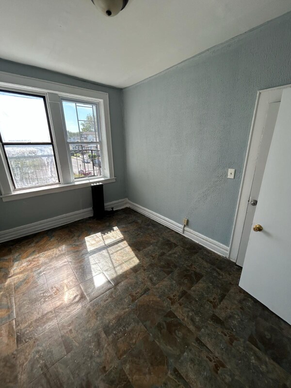 Building Photo - 402 Hawthorne Ave