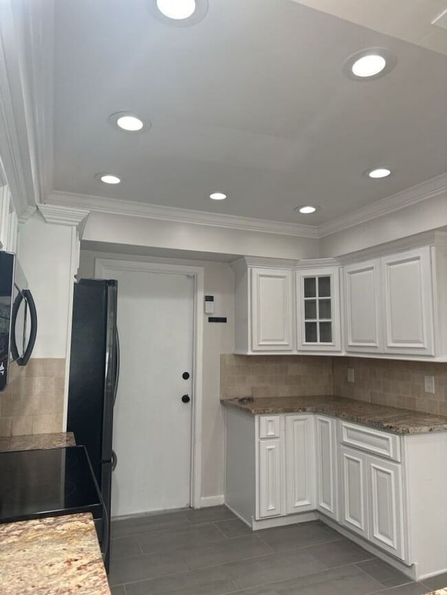 Building Photo - CARROLLWOOD VILLAGE REMODELED TOWNHOUSE