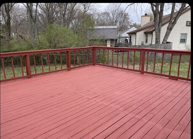 Building Photo - Three bedroom two bath