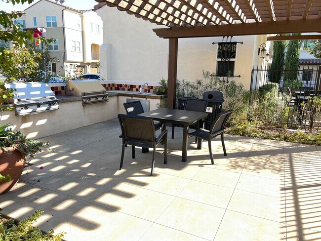 Building Photo - Wonderful 3 Bedroom 3 Bathroom Anaheim Condo in Gated Community