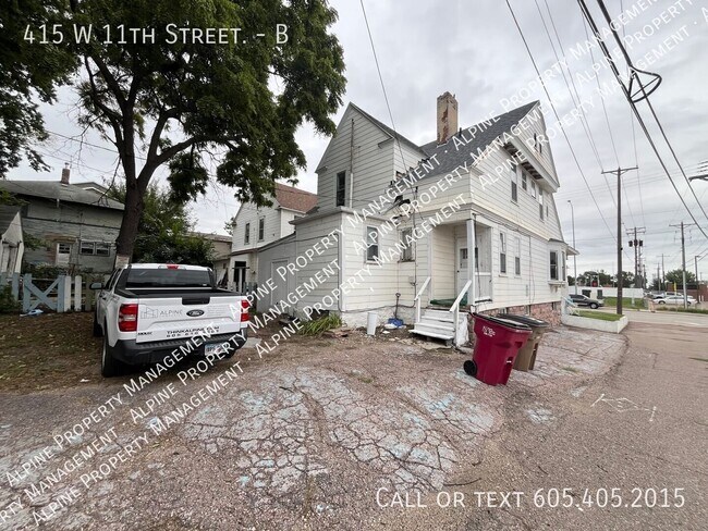 Building Photo - 415 W 11th St