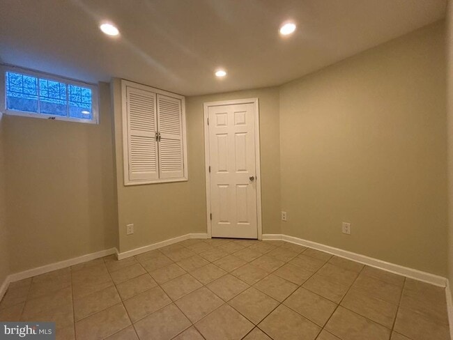 Building Photo - 7028 Heathfield Rd