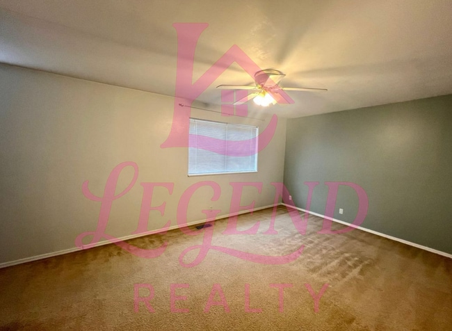 Building Photo - Spacious 2 Bed, 1.5 Bath Condo/Townhome in...