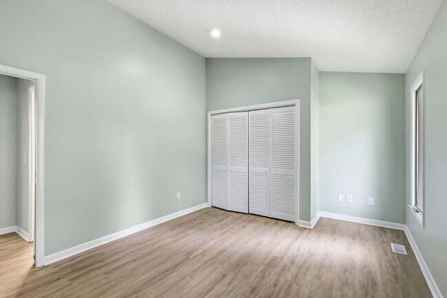 Building Photo - 304 Lord Granville Dr