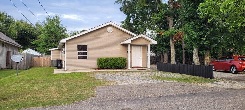 Building Photo - 57366 Maple Ave