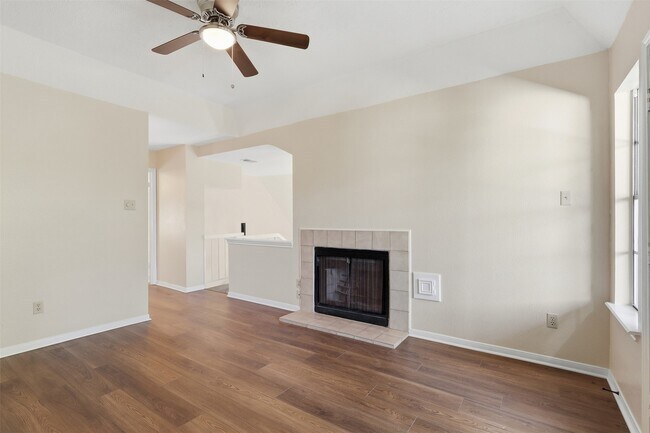 Building Photo - 5515 Strack Rd