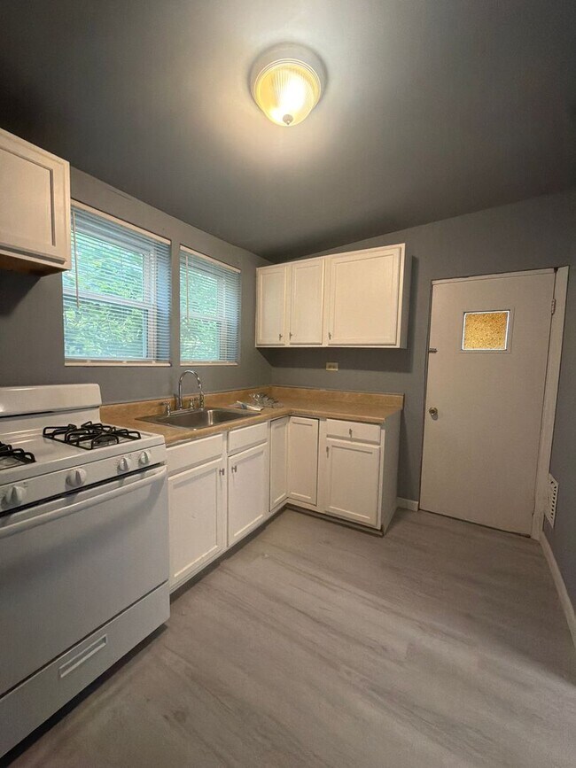 Building Photo - 1313 N 51st St