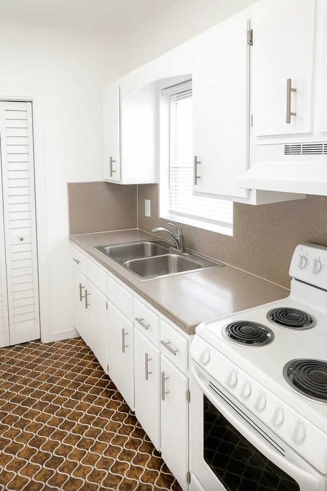 Building Photo - 3122 SW 25th Ter