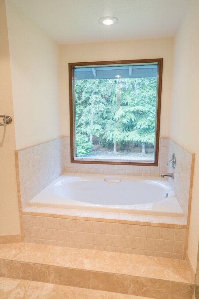 Building Photo - 4bd/2.5ba Sammamish Home