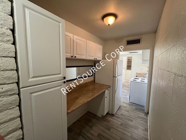 Building Photo - 238 E Williams St