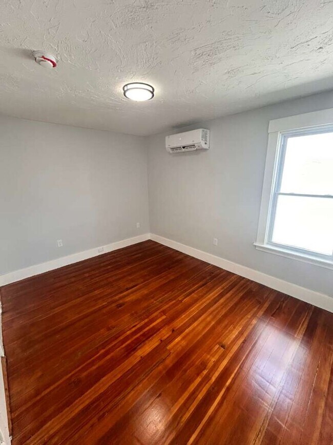 Building Photo - 67 Fairlawn Ave