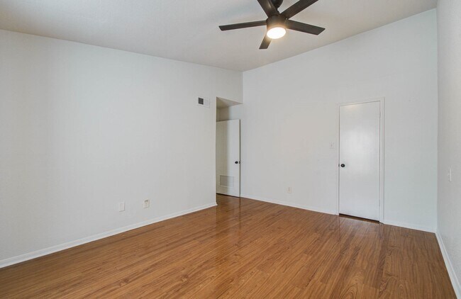 Building Photo - 5711 Sugar Hill Dr