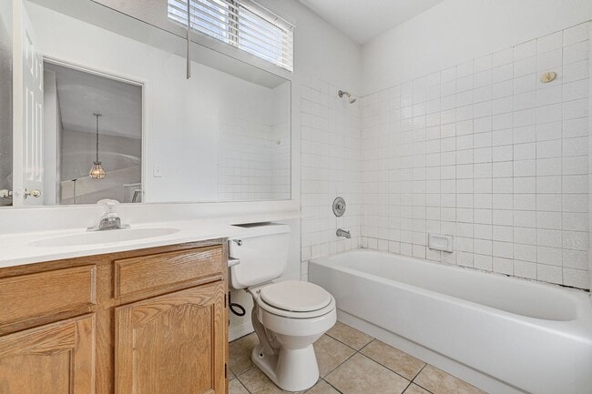 Building Photo - Spacious Henderson Four Bedroom!