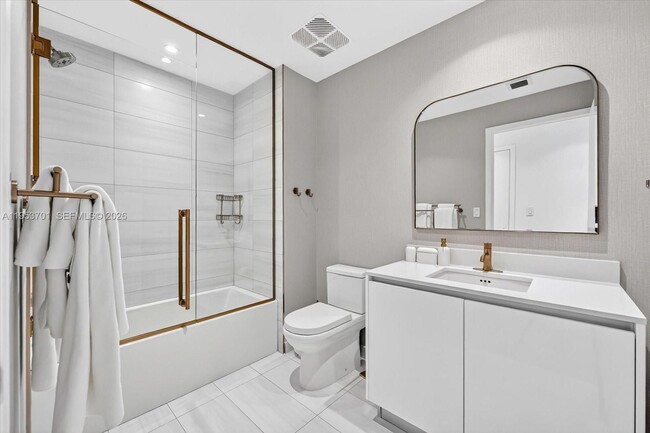 Building Photo - 2678 Tigertail Ave