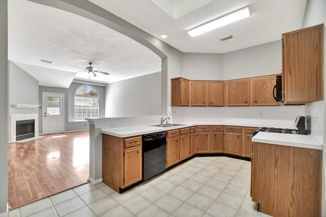 Building Photo - 15118 Red Cedar Cove Ln