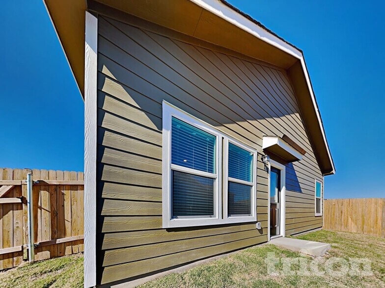 Building Photo - 108 Mica Trl