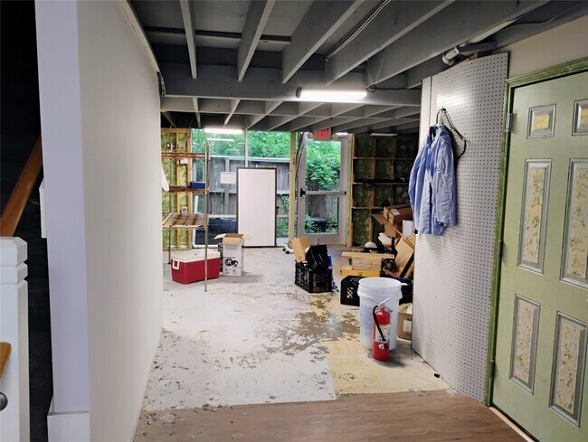 Building Photo - 9788 Clarewood Dr