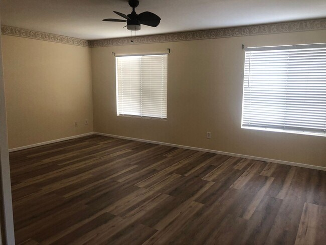 Building Photo - Spacious 4bd/2.5ba house in Moreno Valley on Blazer Ct!