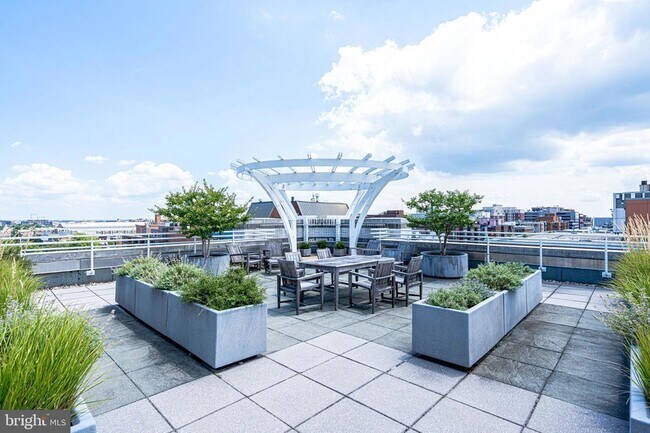 Building Photo - 1300 13th St NW