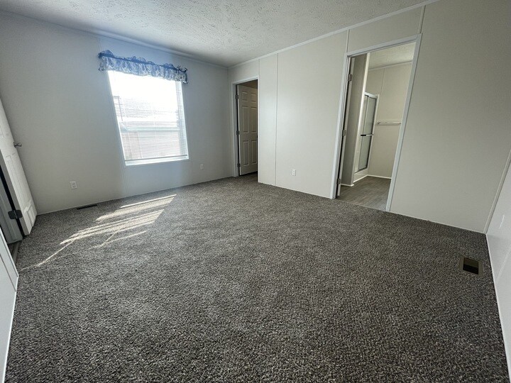 Building Photo - 15386 Danseur Dr