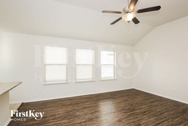 Building Photo - 529 Saguaro Dr