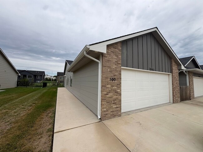 Building Photo - 2921 S Maize Ct