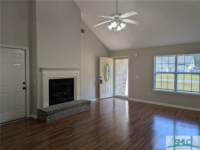 Building Photo - 22 Hidden Creek Dr