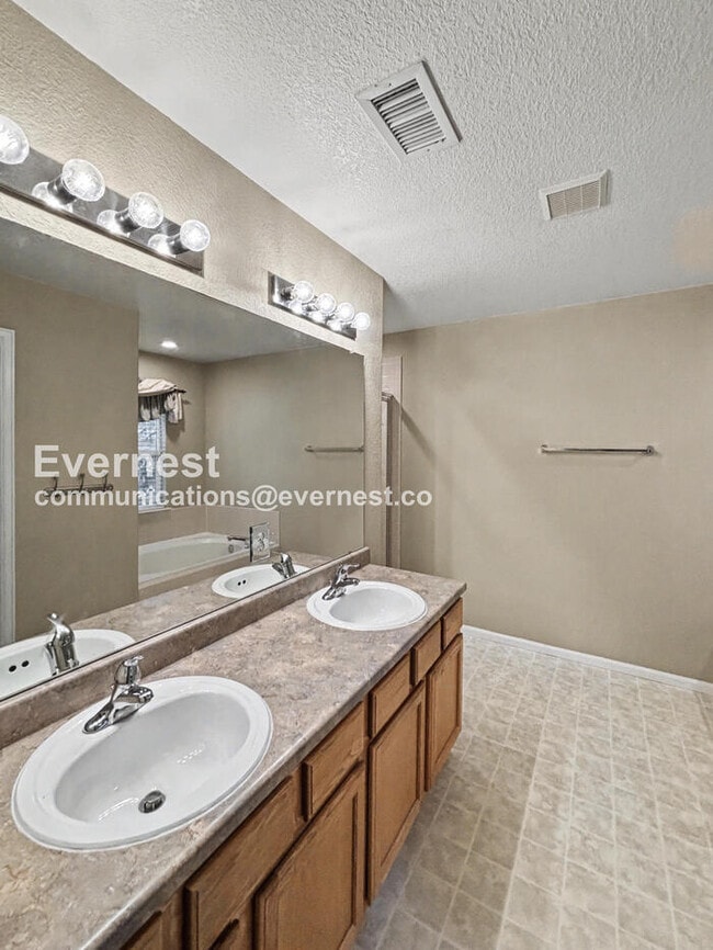 Building Photo - 10158 Autumn Blaze Trail