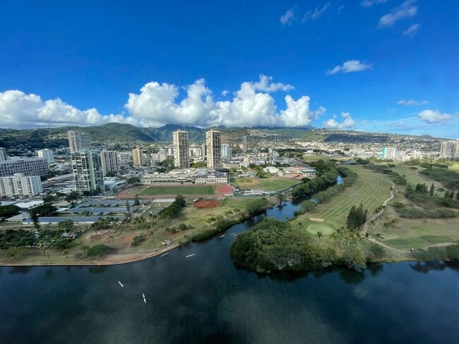 Building Photo - 2211 Ala Wai Blvd