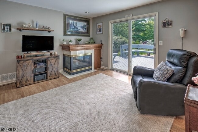 Building Photo - 16 Messig Rd