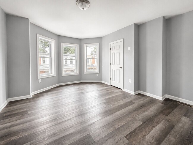 Building Photo - 924 Maple Terrace