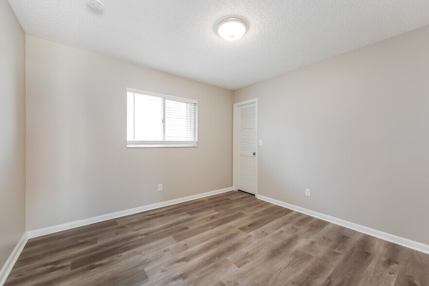 Building Photo - 4336 Country Club Blvd