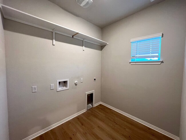 Building Photo - Two Story 5 bedrooms and 3 bath home for rent, Solar Panels, EV Charge Ready, in a quiet neighbor...