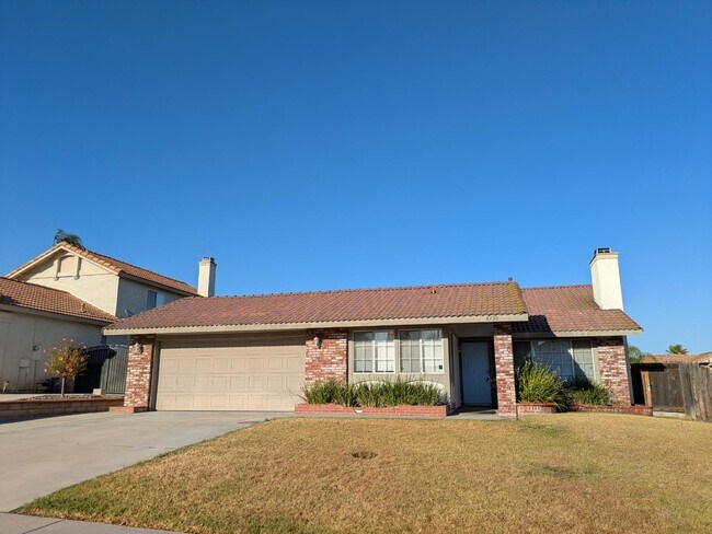 Building Photo - 8730 Sandhill Dr