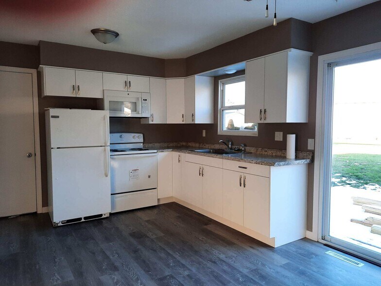 Primary Photo - 1829 Lakeview Dr