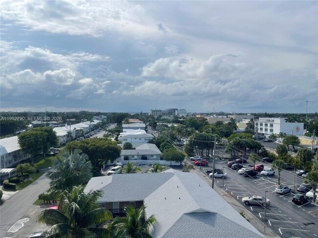 Building Photo - 2900 NE 30th St