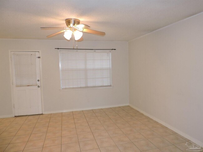 Building Photo - 7834 Charter Oaks Dr