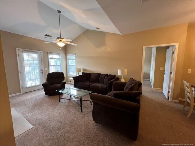 Building Photo - 621 Marshtree Ln
