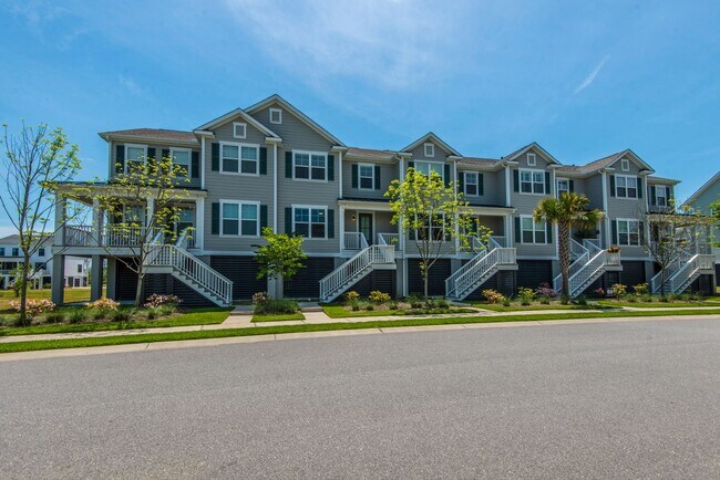Building Photo - Beautiful Oyster Point Townhome - Mt. Pleasant