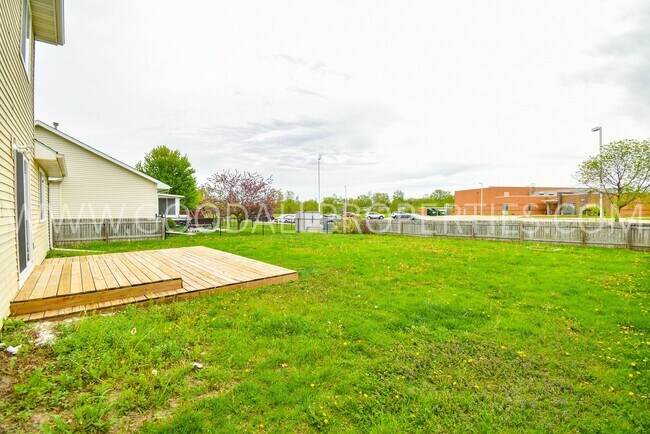 Building Photo - 3 BDRM 2.5 Bath finished basement fenced backyard in Ankeny